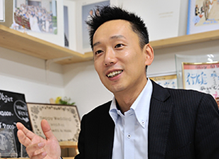 株式会社村重スタジオ　専務取締役　村重 順土